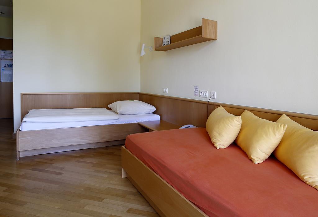 Tagungs- Und Bildungszentrum Steinbach/Taunus شتاينباخ أم تاونوس الغرفة الصورة