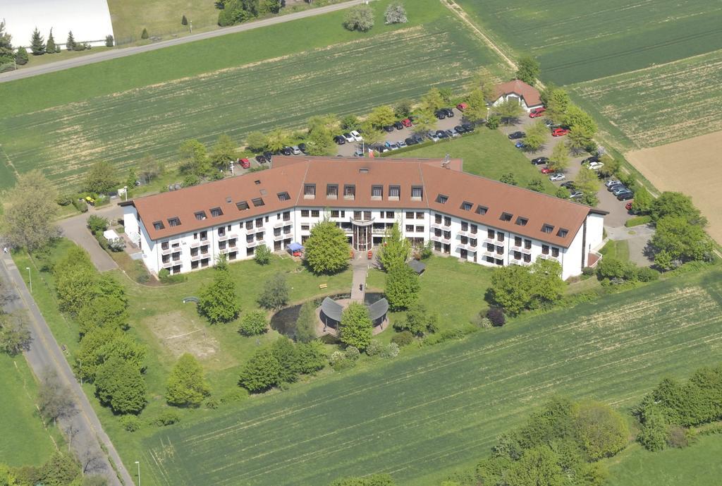 Tagungs- Und Bildungszentrum Steinbach/Taunus شتاينباخ أم تاونوس المظهر الخارجي الصورة