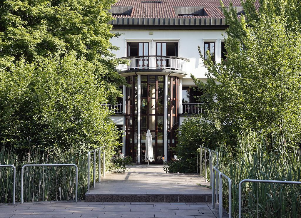 Tagungs- Und Bildungszentrum Steinbach/Taunus شتاينباخ أم تاونوس المظهر الخارجي الصورة