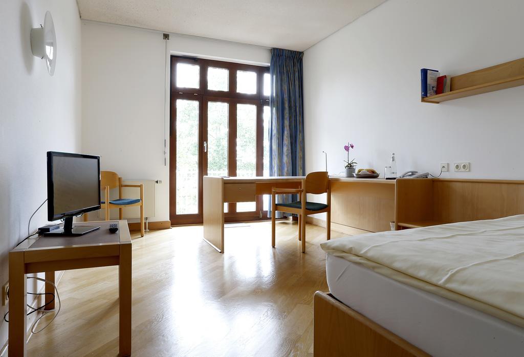 Tagungs- Und Bildungszentrum Steinbach/Taunus شتاينباخ أم تاونوس الغرفة الصورة