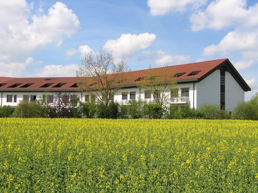 Tagungs- Und Bildungszentrum Steinbach/Taunus شتاينباخ أم تاونوس المظهر الخارجي الصورة